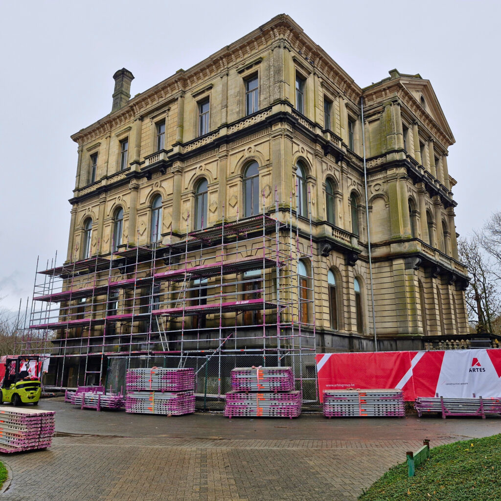 Kasteel De Lovie in de stellingen